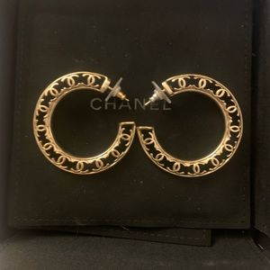 Authentic Chanel CC Hoop brass / gold earrings